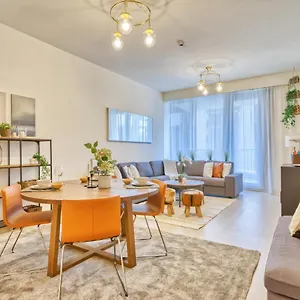 Incredible Views From Classy With Terrace Apartment Dubai