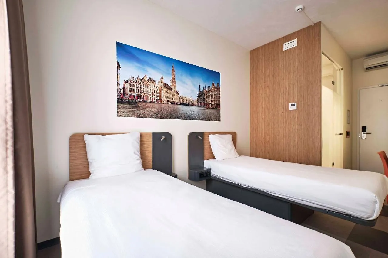 Easyhotel Brussels City Centre 3*,