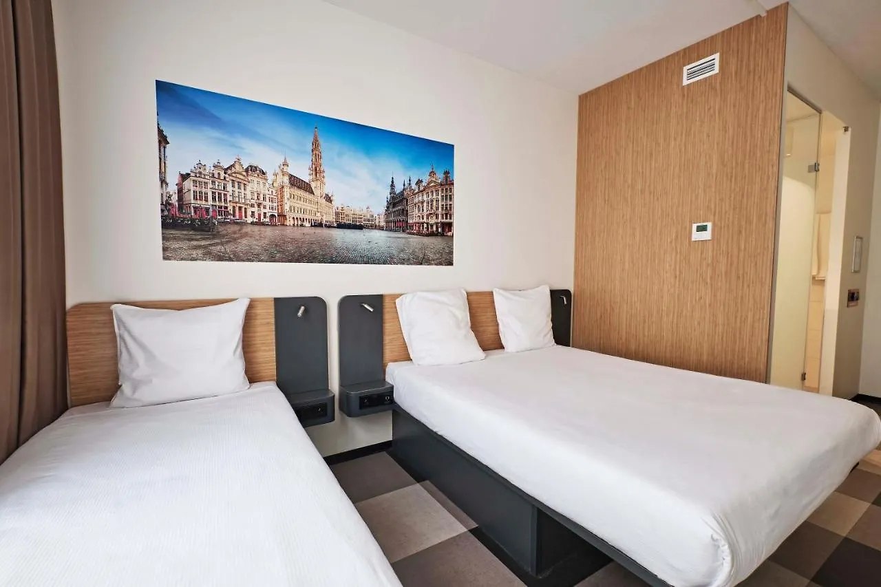 Easyhotel Brussels City Centre 3*,