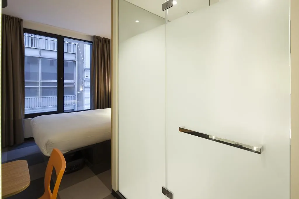 Easyhotel Brussels City Centre 3*,